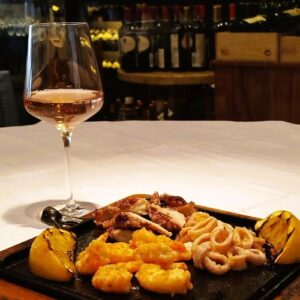 Rio Brasa celebra a primavera com vinhos brancos e rosés_DeBoa Brasília