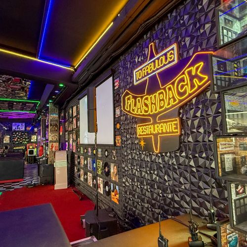 Restaurante temático To Fabulous Flashback celebra a nostalgia no Pier 21_DeBoa Brasília