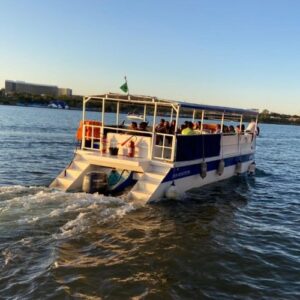 Passeio de Barco no pôr do sol no Lago Paranoá_DeBoa Brasília