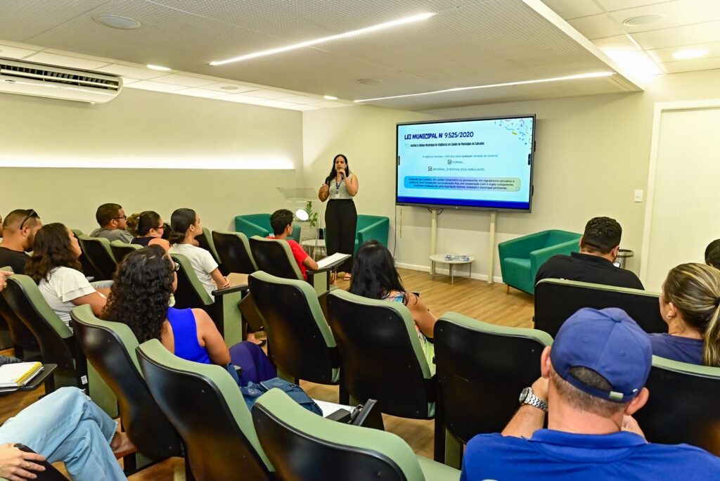 Prefeitura de Salvador promove reunião técnica para orientar food trucks sobre manipulação segura de alimentos no Carnaval