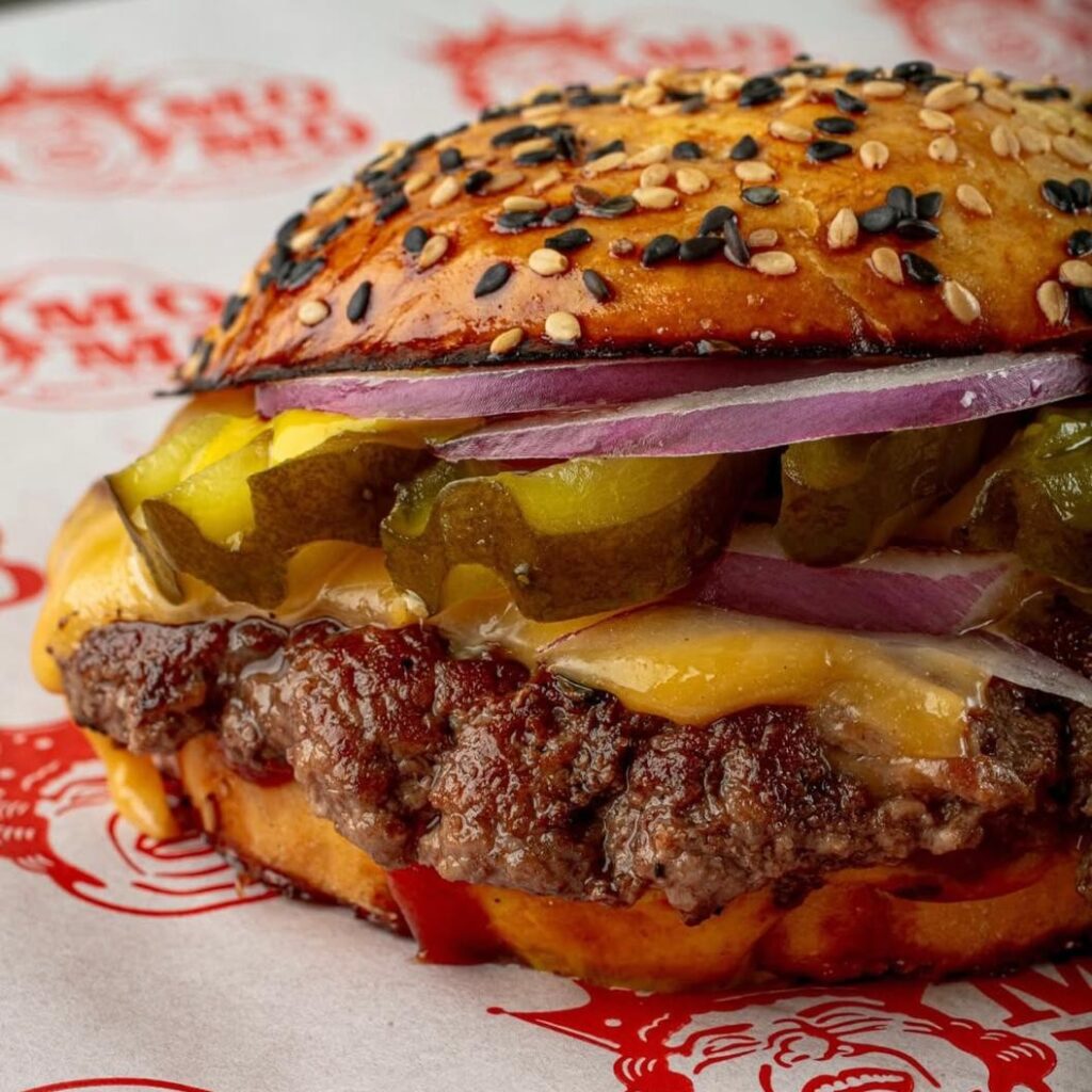 Momo Smash Burgers inaugura no Setor Comercial Sul_DeBoa Brasília