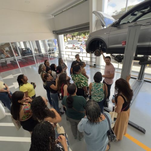 Encontro de mulheres da mecânica automotiva acontece em Ceilândia com aulas práticas gratuitas_DeBoa Brasília