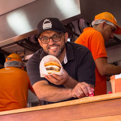 Geléia Burger lança campanha do agasalho em troca de lanche da marca_DeBoa Brasília