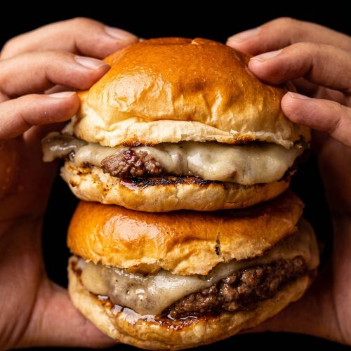 Ricco Burger celebra aniversário reforçando tradição na gastronomia artesanal_DeBoa Brasília